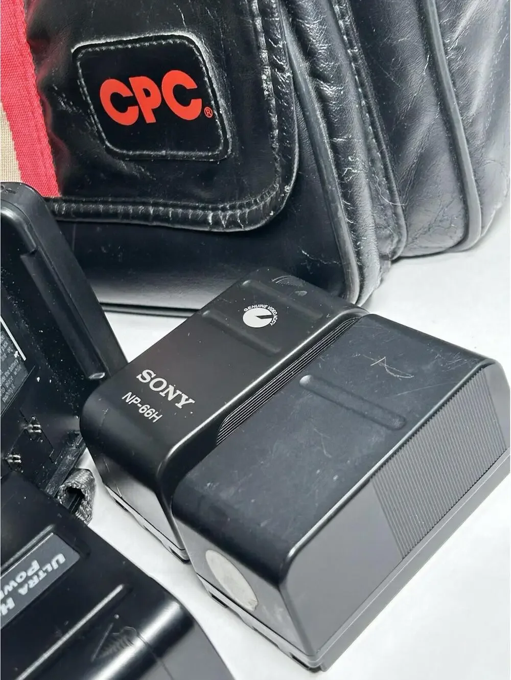 Sony CCD-F201 Handycam Camcorder With Charger And CPC Case Untested/for Repair